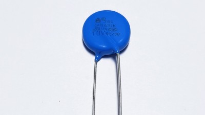 工业控制系统(PLC)电源浪涌防护：压敏电阻(MOV)失效机理与选型指南